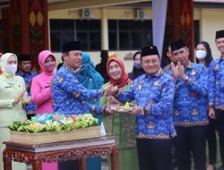 Peringati HUT Korpi ke 51, Wabup Mad Hasnurin Berikan Penghargaan PNS