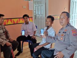 Personil Sat Binmas Sambang Ke Masyarakat Sosialisasikan Aplikasi layanan Polri Super APP Presisi