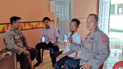 Personil Sat Binmas Sambang Ke Masyarakat Sosialisasikan Aplikasi layanan Polri Super APP Presisi