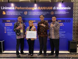 PJ. Bupati Tulang Bawang Barat Menerima Penghargaan Sebagai Kabupaten Peduli HAM