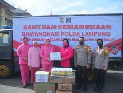 Ibu Ketua Bhayangkari Daerah Polda Lampung, Serahkan langsung Bantuan, Korban Gempa Cianjur