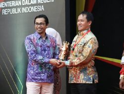 Pj Bupati Lambar Nukman Terima Penghargaan Predikat Kabupaten Sangat Inovatif
