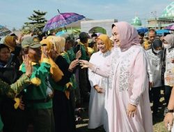 Riana Sari Arinal Ikuti Pengajian Akbar Al-Hidayah