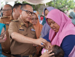 Tuntaskan Masalah Stunting Pj. Bupati Mesuji Sulpakar Serahkan Bantuan Kesehatan