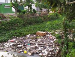 Sampah Limbah Banjir Masih Menumpuk di Drainase Sukarame, LSM GEPAK Sampaikan Pesan Penting Ini
