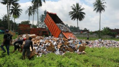 Bea Cukai Sumbagbar Musnahkan Barang Milik Negara Cukai Ilegal Senilai Rp15,5 Miliar