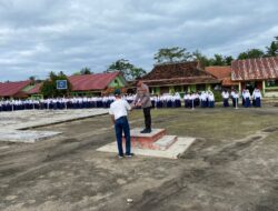 Pimpin Upacara di Sekolah, Kasat Binmas Polres Tulang Bawang Barat Sampaikan Beberapa Hal Ini