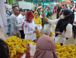 Pemprov Lampung Gelar Operasi Pasar Minyak Goreng Kemasan di Pasar Kangkung