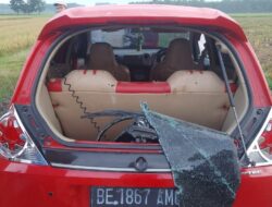Warga Rejomulyo Digegerkan Penemuan Sebuah Mobil Warna Merah Banyak Bekas Tembakan dan Bercak Darah