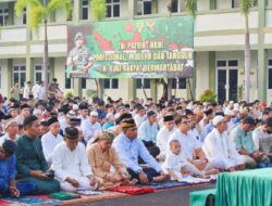 Bersama Masyarakat, Korem 043 Gatam Shalat Idul Fitri 1 Syawal 1444 H di Lapangan Makorem