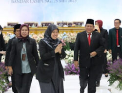 Disaksikan Wagub Nunik dan Rektor Prof Lusmeilia, Fakultas Kedokteran Unila Ambil Sumpah 81 Dokter Baru