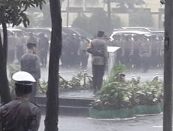Apel Gelar Pasukan Operasi Patuh Krakatau 2023 Diwarnai Hujan Deras, Kapolda dan Ratusan Personel Basah Kuyup Kehujanan