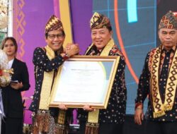 Gubernur Arinal Terima Penghargaan Lencana Pembina Tingkat Provinsi