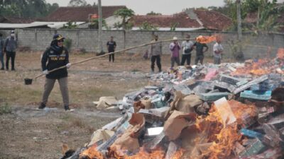 Bea Cukai Sumbagbar Musnahkan Barang Milik Negara Eks Penindakan Kepabean dan Cukai