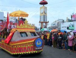 Unila Ikut Serta dalam Karnaval Mobil Hias HUT Kota Bandarlampung