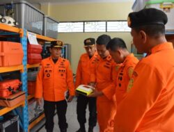 Kabasarnas Cek Kesiapsiagaan Personel Jelang Nataru 2024 di Basarnas Lampung