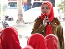 Wali Kota Eva Dwiana Salurkan Bantuan Beras dari Presiden