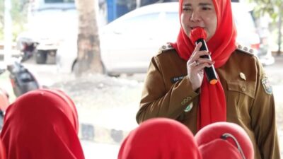 Wali Kota Eva Dwiana Salurkan Bantuan Beras dari Presiden