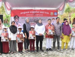 Walikota Bandarlampung Serahkan Bantuan Perlengkapan Sekolah Jenjang SD-SMP