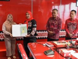 Walikota Eva Dwiana Serahkan Sertifikat Gratis Proda ke Warga 6 Kecamatan