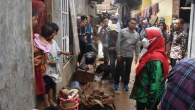 Wali Kota Eva Dwiana Cek Rumah Warga Terdampak Banjir