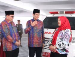 Walikota Bandarlampung Serahkan Bantuan 1 Unit Kendaraan Ambulance untuk Klinik Pratama UIN RIL