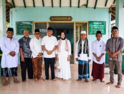 Calon Bupati Pringsewu Adi Erlansyah Ziarah ke Makam KH Gholib dan Menyapa Warga