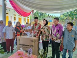 Adi Erlansyah Serahkan Bantuan Kursi Roda untuk SLB Putra Bakti Pagelaran