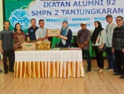 Pengurus Ikatan Alumni SMPN 2 Angkatan 92 Gelar Baksos