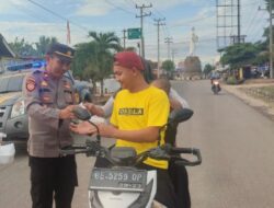 Eratkan Sillaturahmi Dengan Masyarakat, Polsek Lambu Kibang Laksanakan Kegiatan Berbagi Takjil Buka Puasa