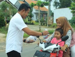 Sat Narkoba Polres Tubaba Bagikan Takjil Dalam Kegiatan Polri Peduli Masyarakat