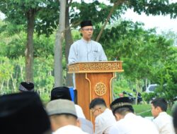 Kapolres Tulang Bawang Barat Laksanakan Sholat Idul Fitri bersama Warga.