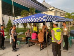 Dokkes Polres Tulang Bawang Barat Gelar Cek Kesehatan dan Beri Vitamin Pada Petugas Pos Yan dan para pemudik.