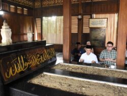Pj Bupati Tubaba Lakukan Ziarah Ke Makam Raja-raja Di Tiyuh Pagar Dewa