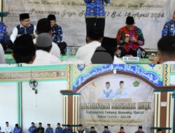M. Firsada Membuka Secara Resmi Bimbingan Manasik Haji Tubaba 1445 H.