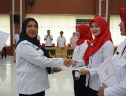 Walikota Eva Dwiana Serahkan SK PPPK Formasi Kesehatan