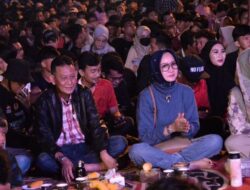 Adi Erlansyah Berbaur dengan Masyarakat Pringsewu Nobar Semifinal Piala AFC U-23