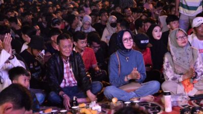 Adi Erlansyah Berbaur dengan Masyarakat Pringsewu Nobar Semifinal Piala AFC U-23