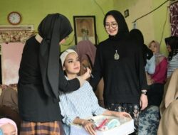 Ibu Nana Adi Erlansyah Ngopi Bareng dan Hadirkan Pelatihan MUA Ibu-Ibu di Adiluwih