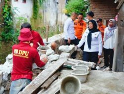 Kembali Tinjau Lokasi Banjir, Walikota Eva Dwiana Akan Tambah Bantuan Rp1,5 Miliar