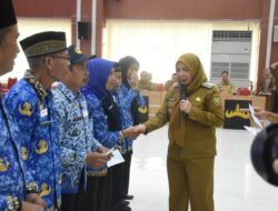 Walikota Eva Dwiana Melepas Ratusan PNS Pemkot yang Masuki Masa Purna Bhakti