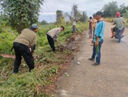 Bhabinkamtibmas Polsek Tulang Bawang Tengah Ajak Gotong Royong Warga Binaannya