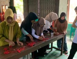 KKN Unila, Gelar Sosialisasi dan Pelatihan Pembuatan Kerajinan Macrame Tatakan Gelas