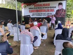 Anggota DPRD Lampung Sambangi Warga Padang Cermin