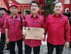 Hamartoni Ahadis Terima Surat Tugas PDI Perjuangan Maju di Lampung Utara