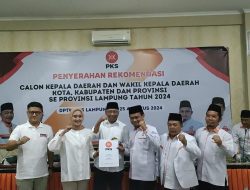PKS Resmi Serahkan Rekom ke RMD-Jihan Maju Pilgub Lampung