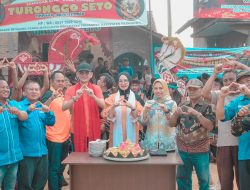 Adi Erlansyah Disambut Arak-arakan saat Hadiri Ulang Tahun ke-27 Kuda Kepang Turonggo Seto Marga Kaya