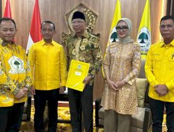 Bahlil Serahkan Surat Rekomendasi B1KWK Golkar ke Pasangan RMD-Jihan