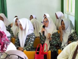 UPT Perpustakaan Gelar Literasi Bergerak di SMA TMI Roudlatul Quran
