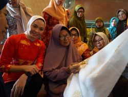 Puluhan Lansia di Pringsewu Diberi Pelatihan Membatik